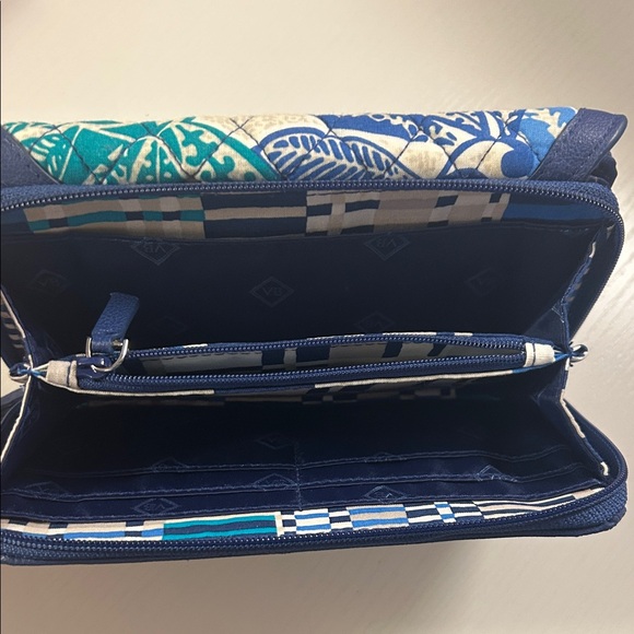Vera Bradley Ultimate Wristlet in the Santiago Retired pattern EUVC - Picture 3 of 8